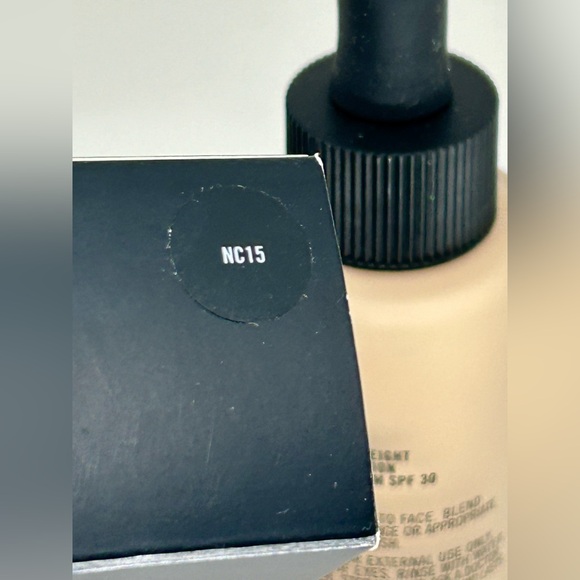 Mac Studio Waterweight SPF30 Foundation NC15 - Full Size 30mL / 1.0 Oz. New Box - Picture 3 of 3